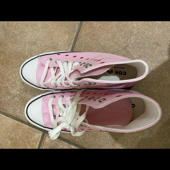 Limited edition pink Valentine’s Day converse with red embroidered hearts - Picture 2 of 5